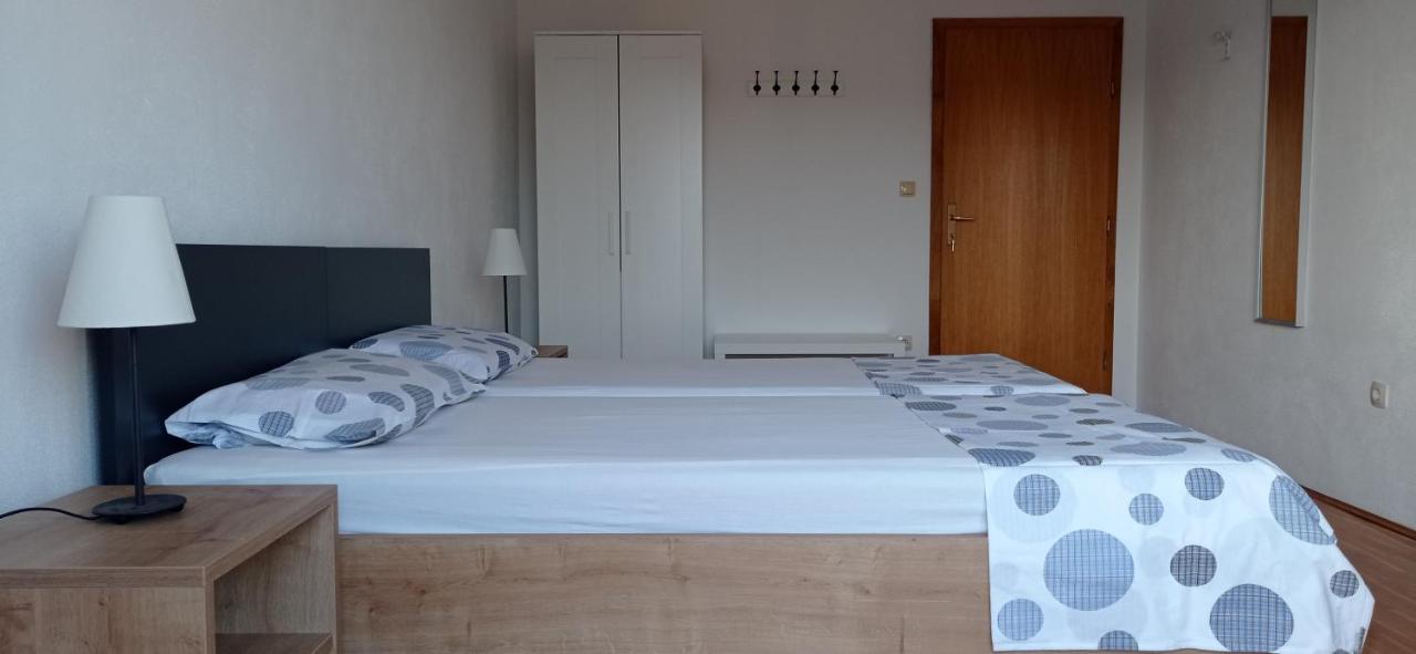 Studio Apartment With Balcony Τρογκίρ Εξωτερικό φωτογραφία